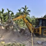 workers-assam-forest-department-demolish-illegal-construction-440nw-15993676g